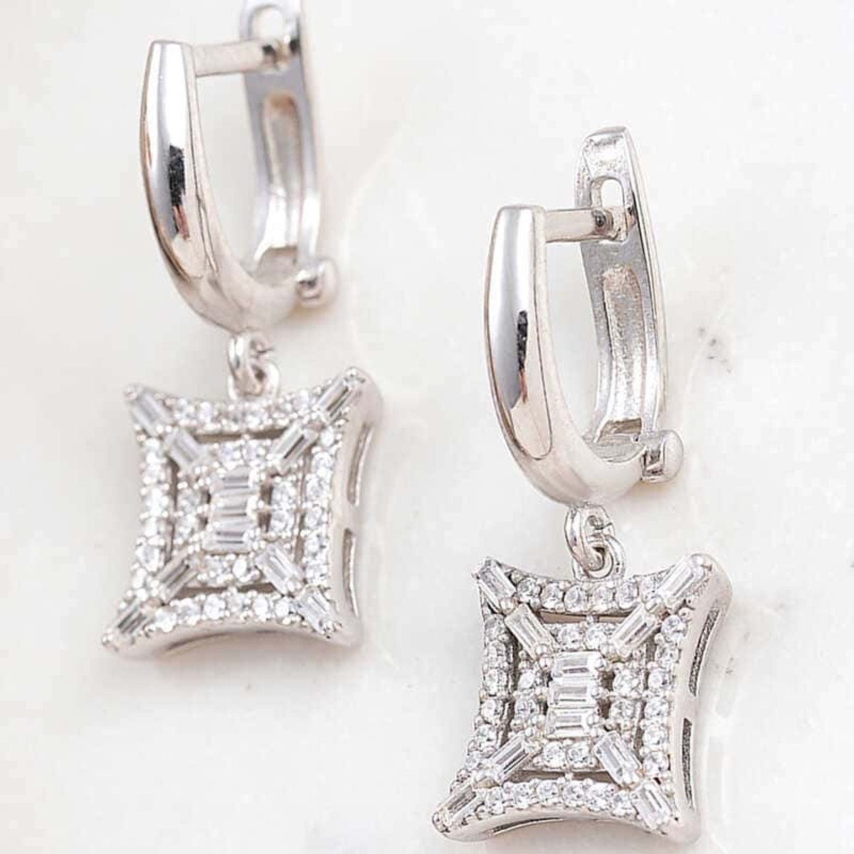 Gümüş Kare Zirkon Taşlı Kadın Küpe