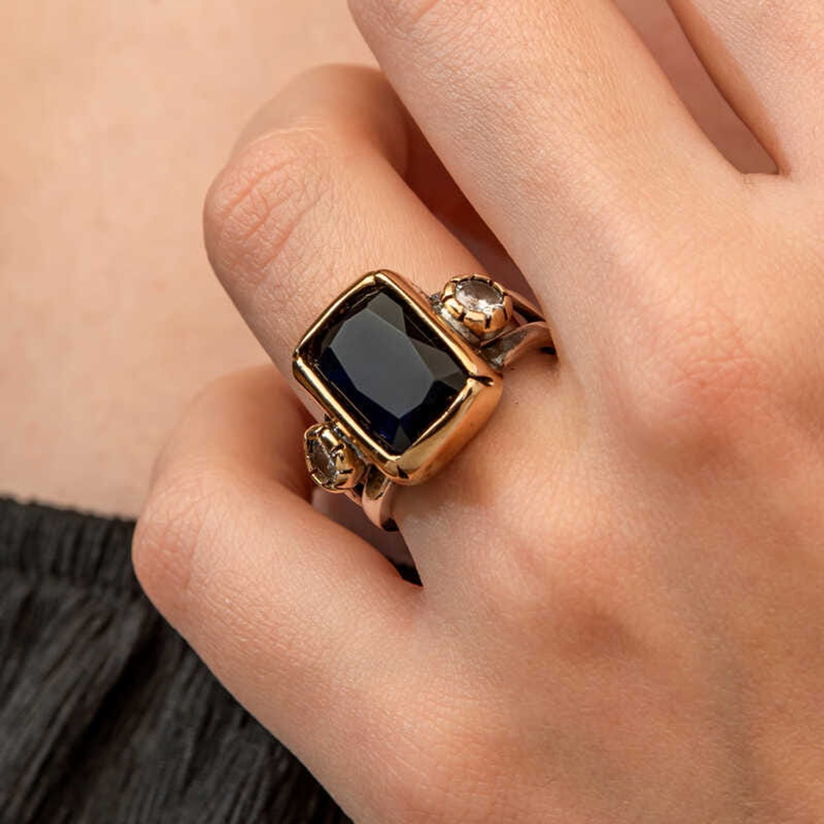 Gümüş Koyu Lacivert Zirkon Taşlı Otantik Kadın Yüzük